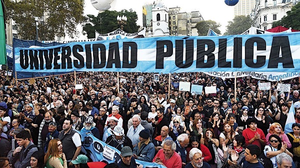 images/Octubre26/28-marcha.jpg