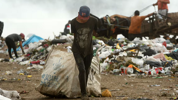 La pobreza habría vuelto a subir y calculan que sumó este año 1,7 millones de pobres en el país
